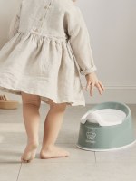 Little Pea BabyBjorn Γιογιό Smart Potty_deep-green-white_lifestyle